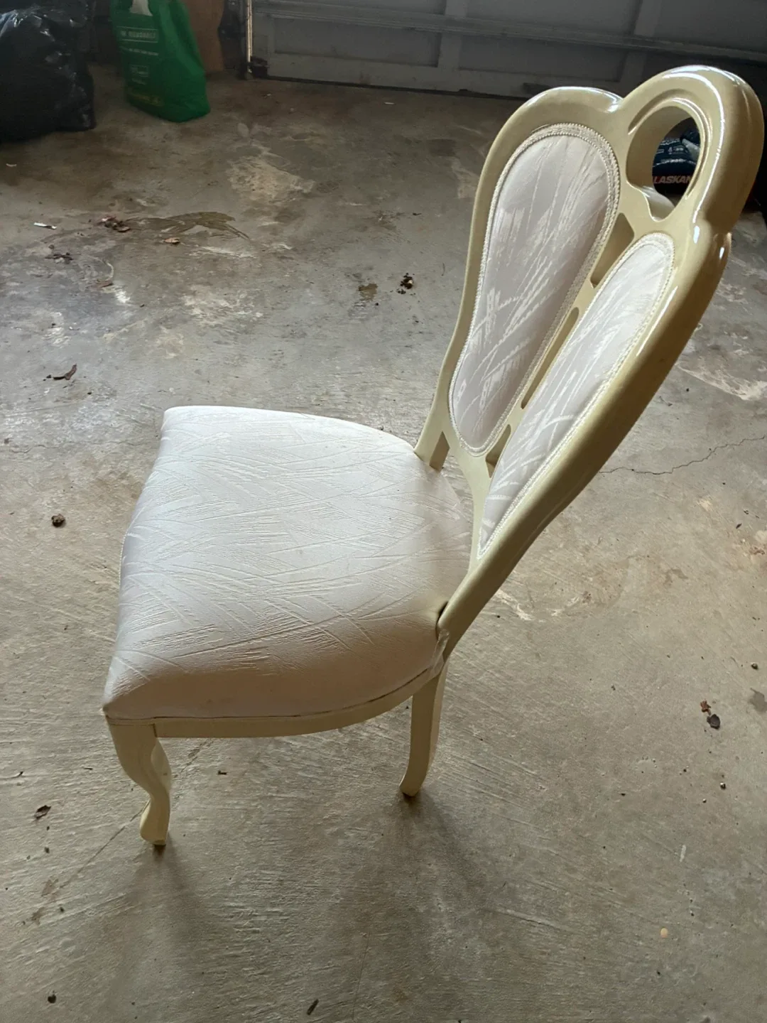 Elegant Dining Set: Table, Hutch & 6 Chairs image indicator(3)