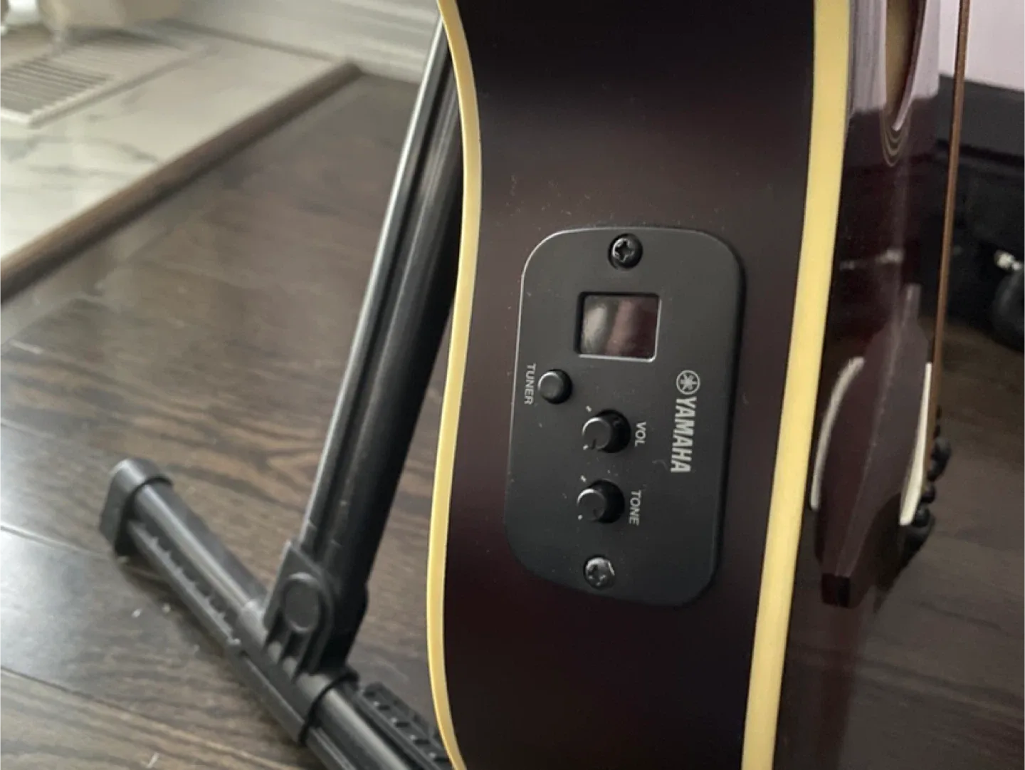 Yamaha APX Series Acoustic-Electric Guitar image indicator(4)