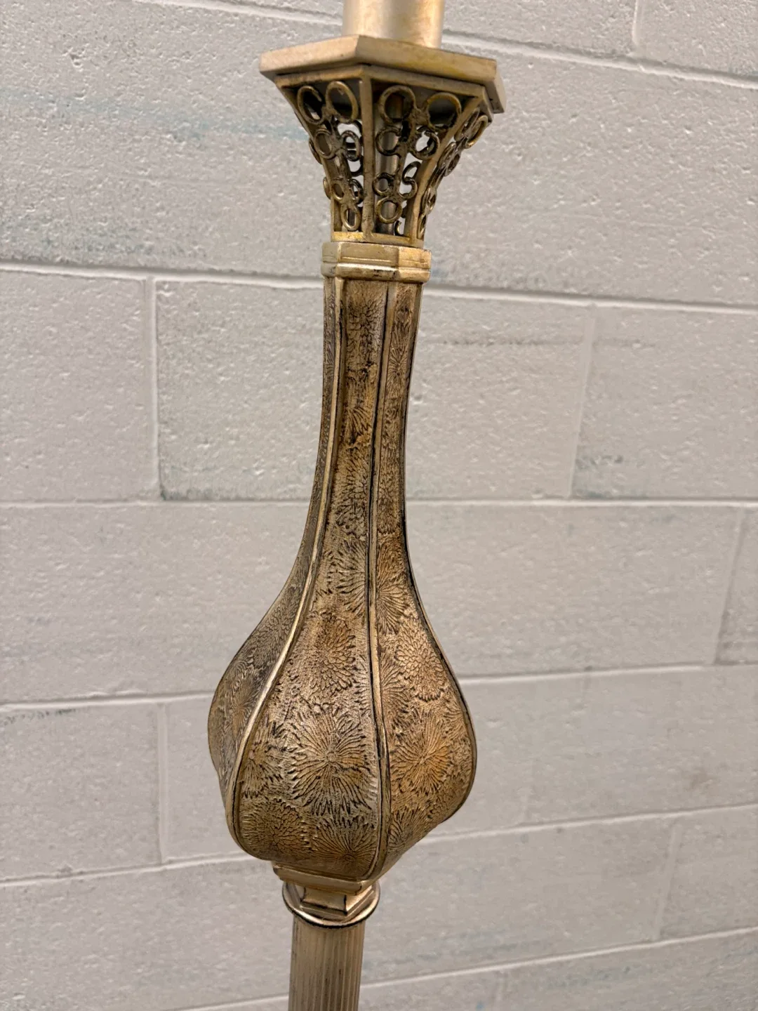 Antique Gold Floor Lamp image indicator(5)