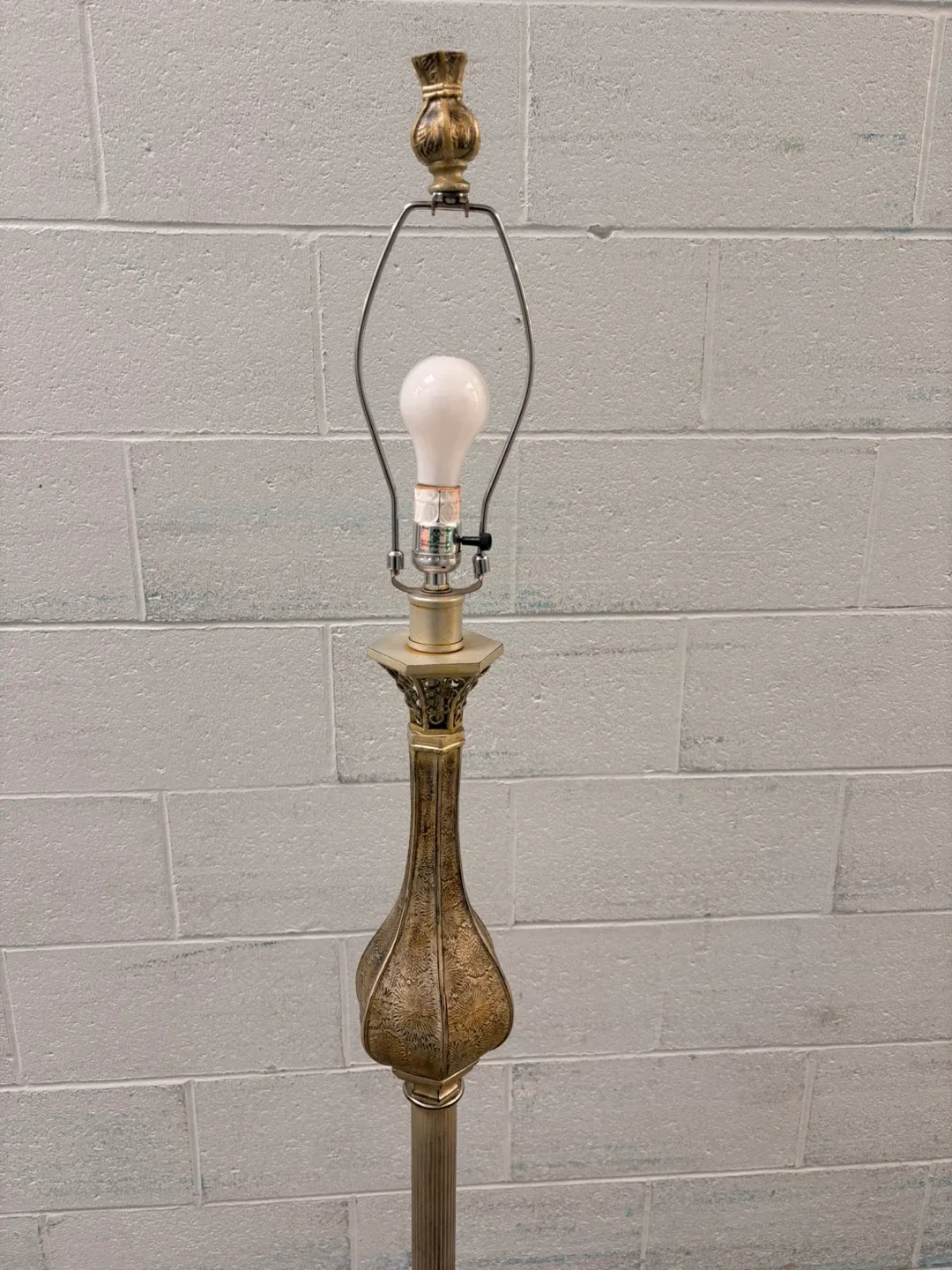 Antique Gold Floor Lamp image indicator(2)
