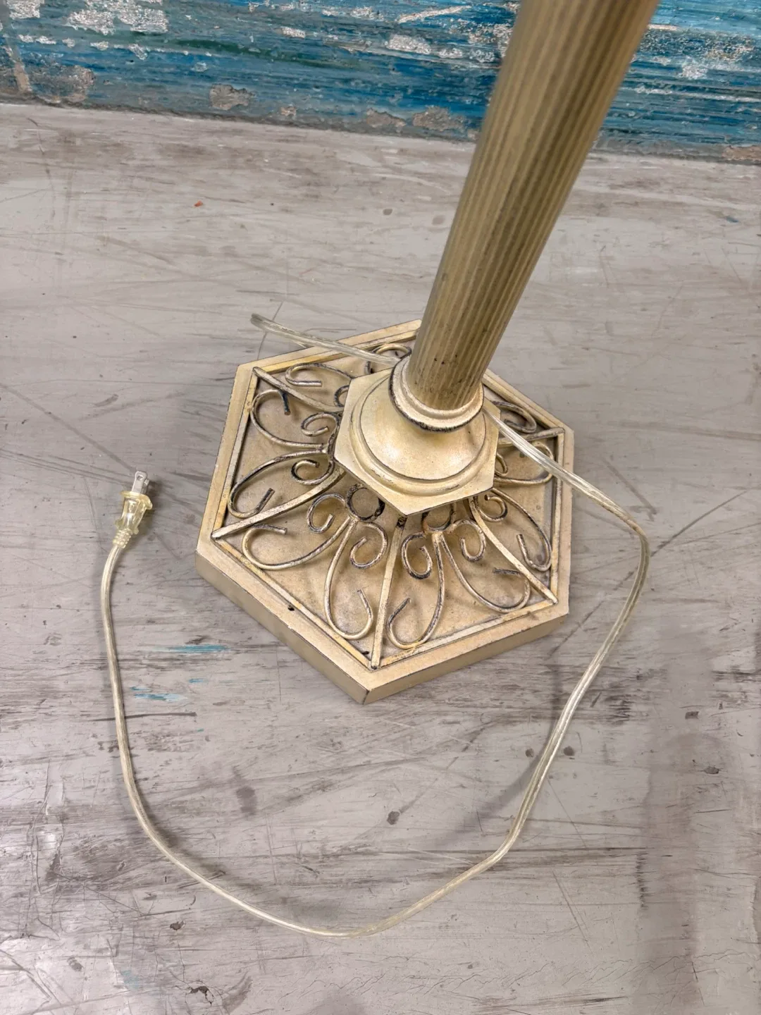 Antique Gold Floor Lamp image indicator(4)