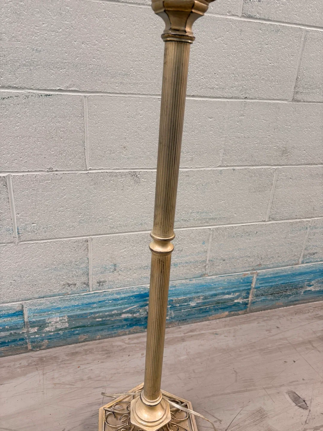 Antique Gold Floor Lamp image indicator(7)