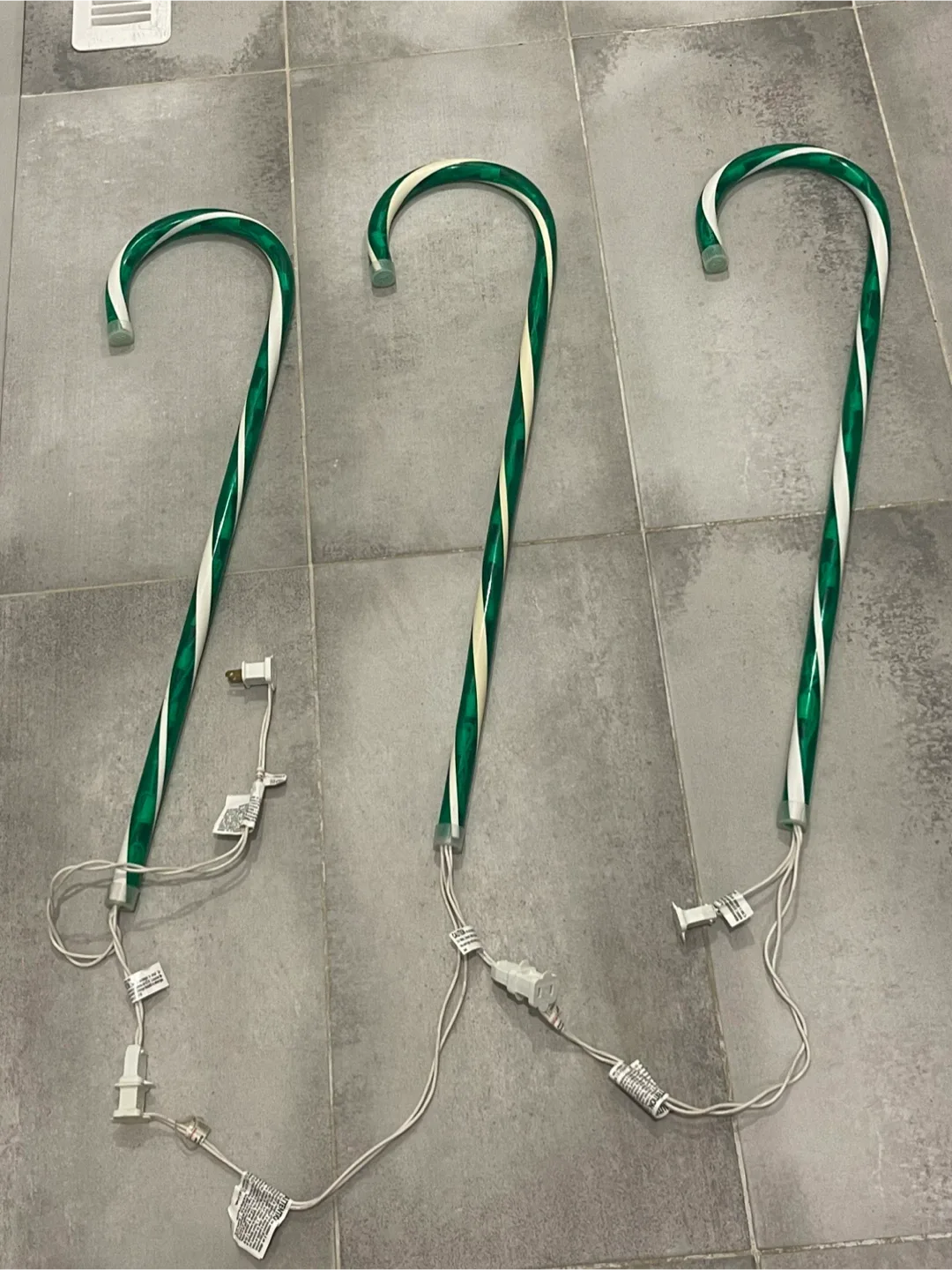 Outdoor Candy Cane Christmas Pathway Markers - Set of 12 image indicator(2)