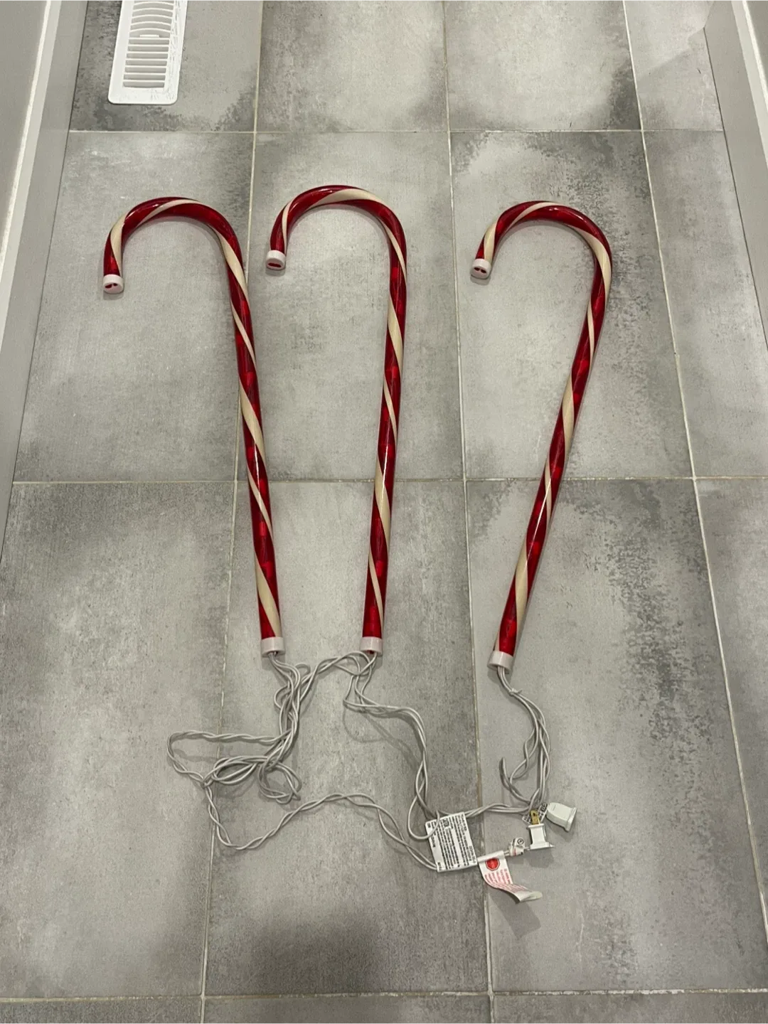 Outdoor Candy Cane Christmas Pathway Markers - Set of 12 image indicator(5)