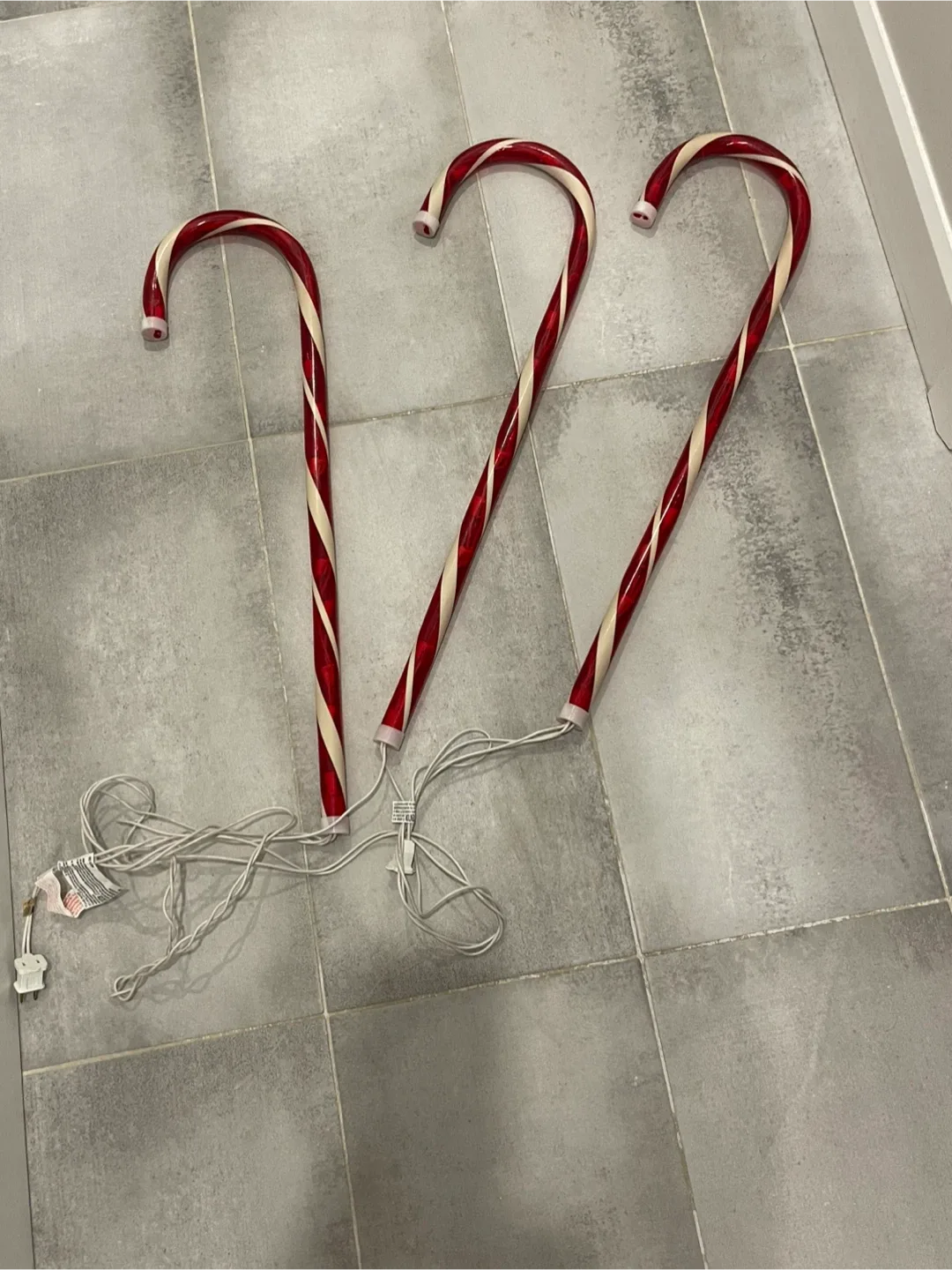 Outdoor Candy Cane Christmas Pathway Markers - Set of 12 image indicator(8)