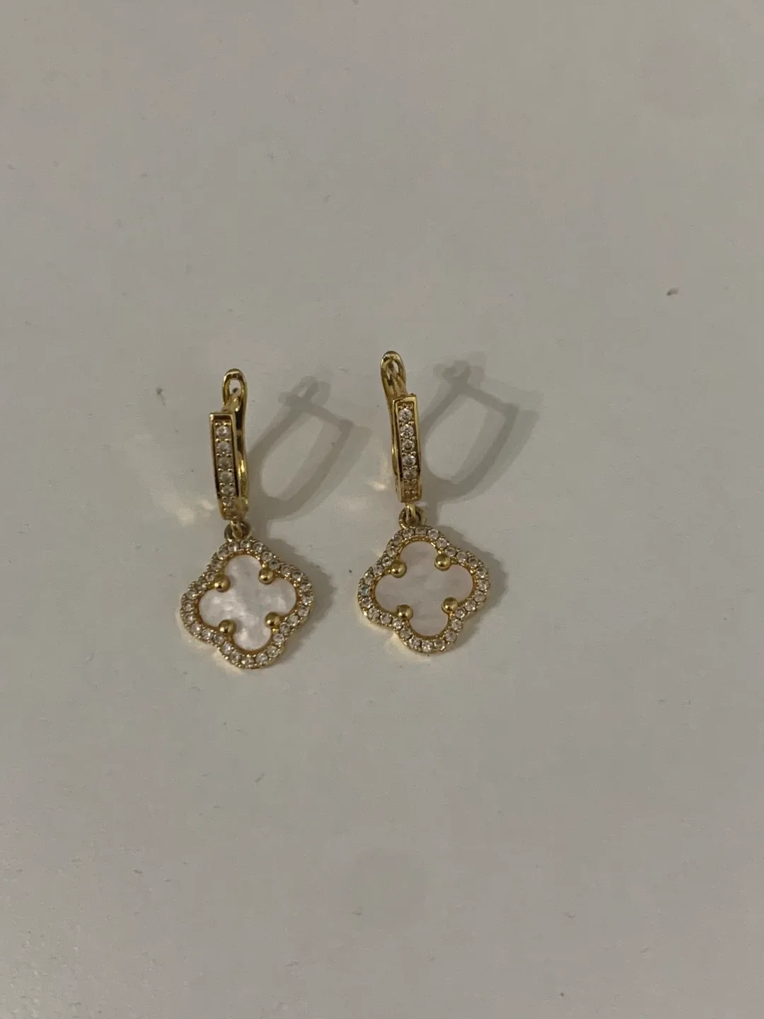 Clover Style Gold Earrings image indicator(3)