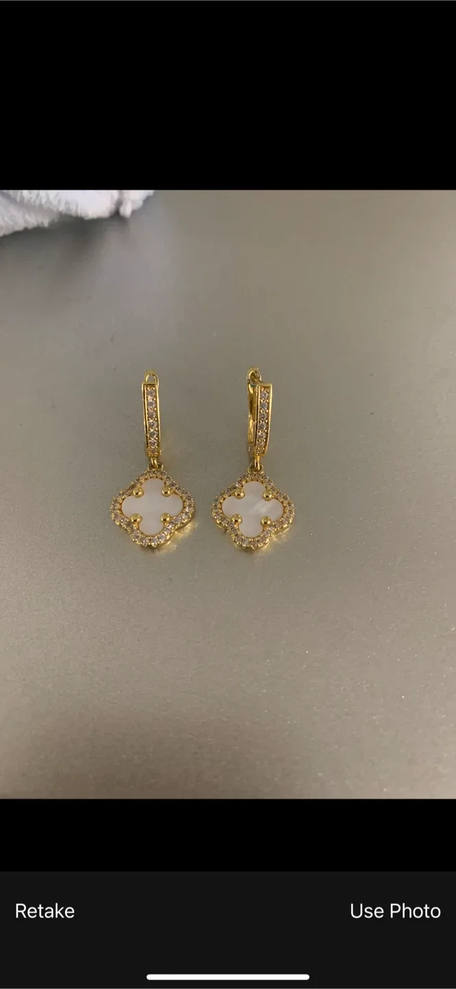 Clover Style Gold Earrings