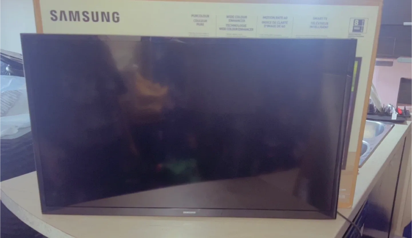 Samsung 32" HD TV 4 Series/Série M4500 image indicator(2)