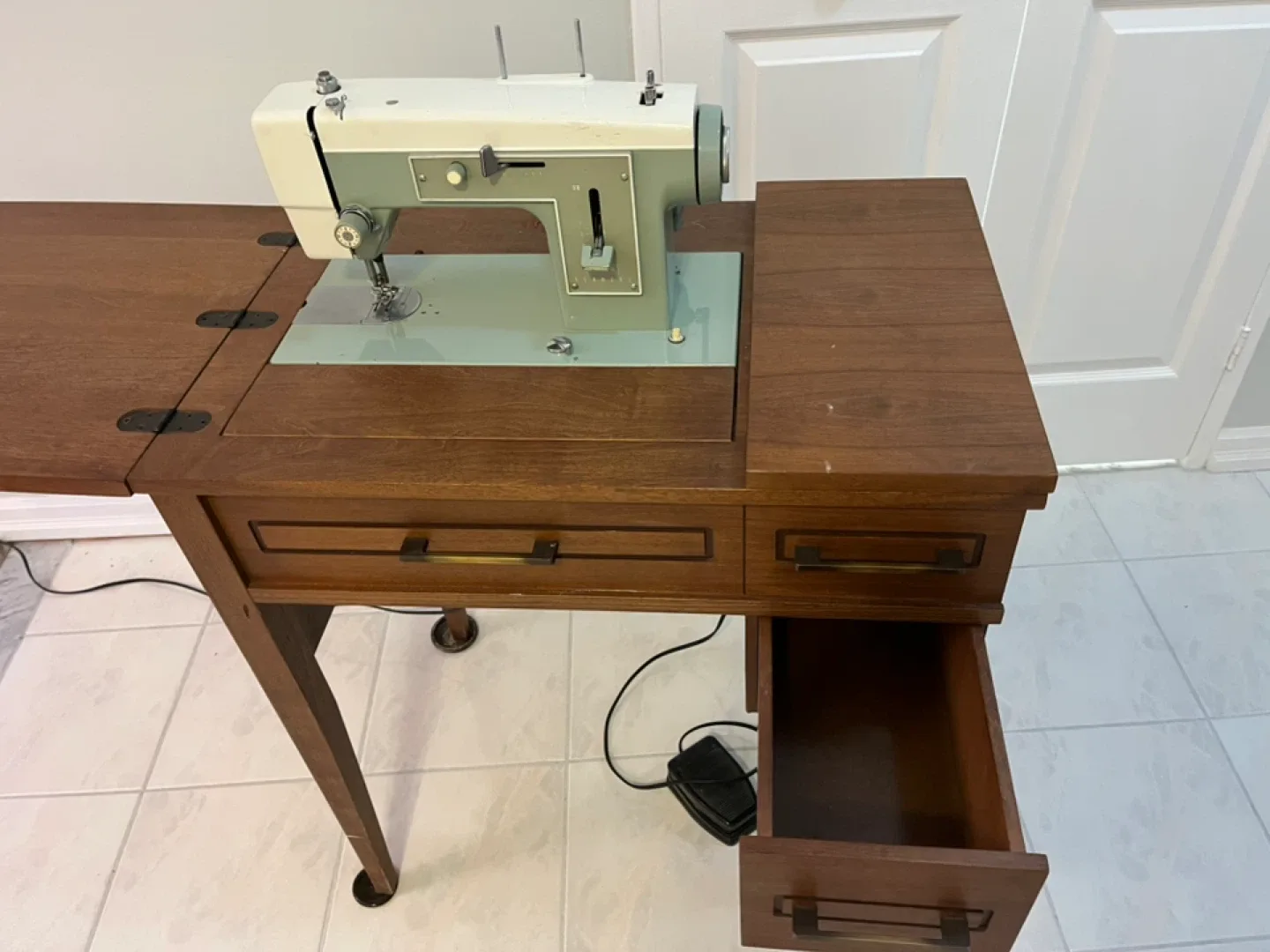 Vintage Sewing Table with Built-In Machine (Machine Not Working) image indicator(2)
