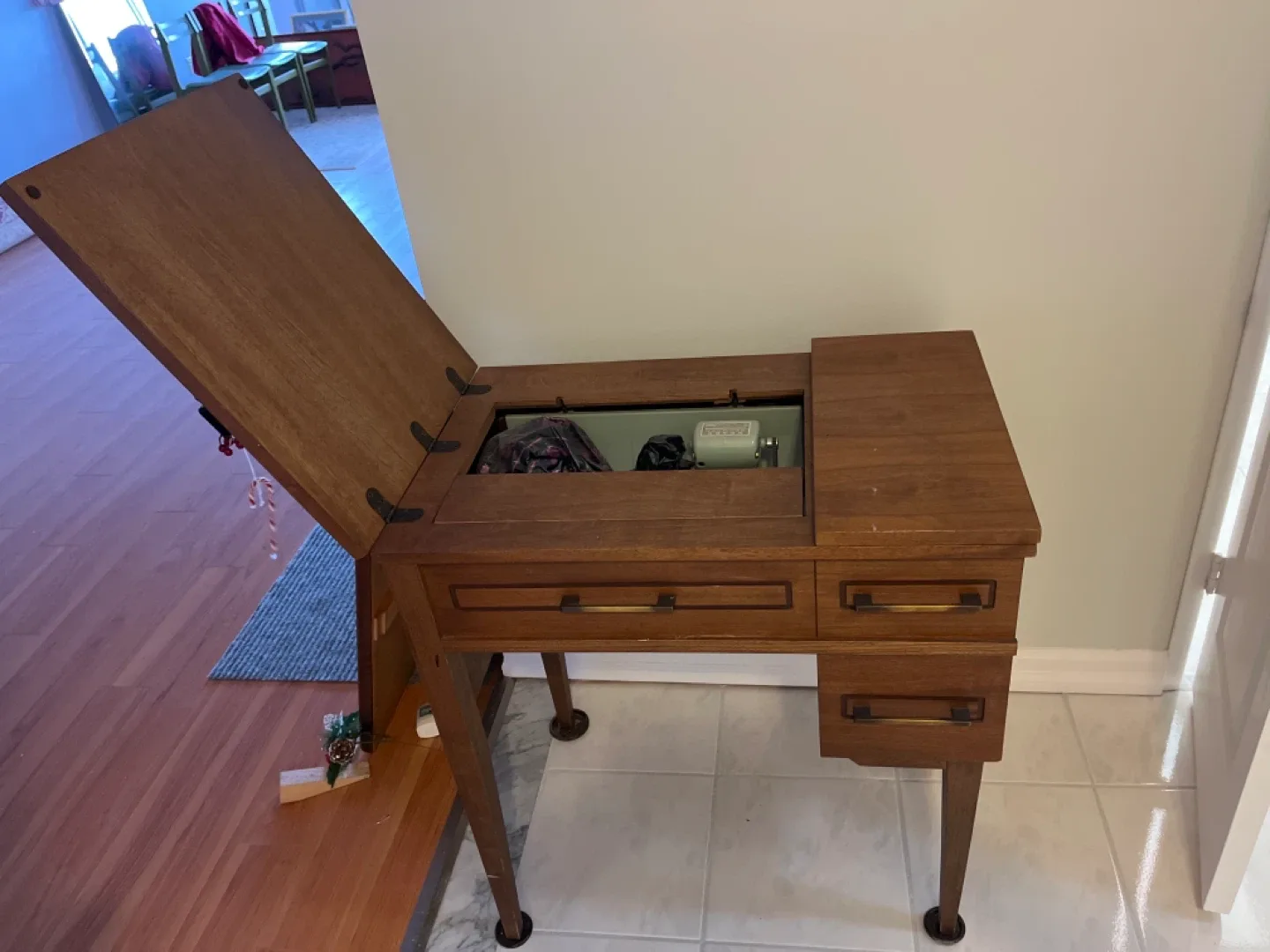 Vintage Sewing Table with Built-In Machine (Machine Not Working) image indicator(3)