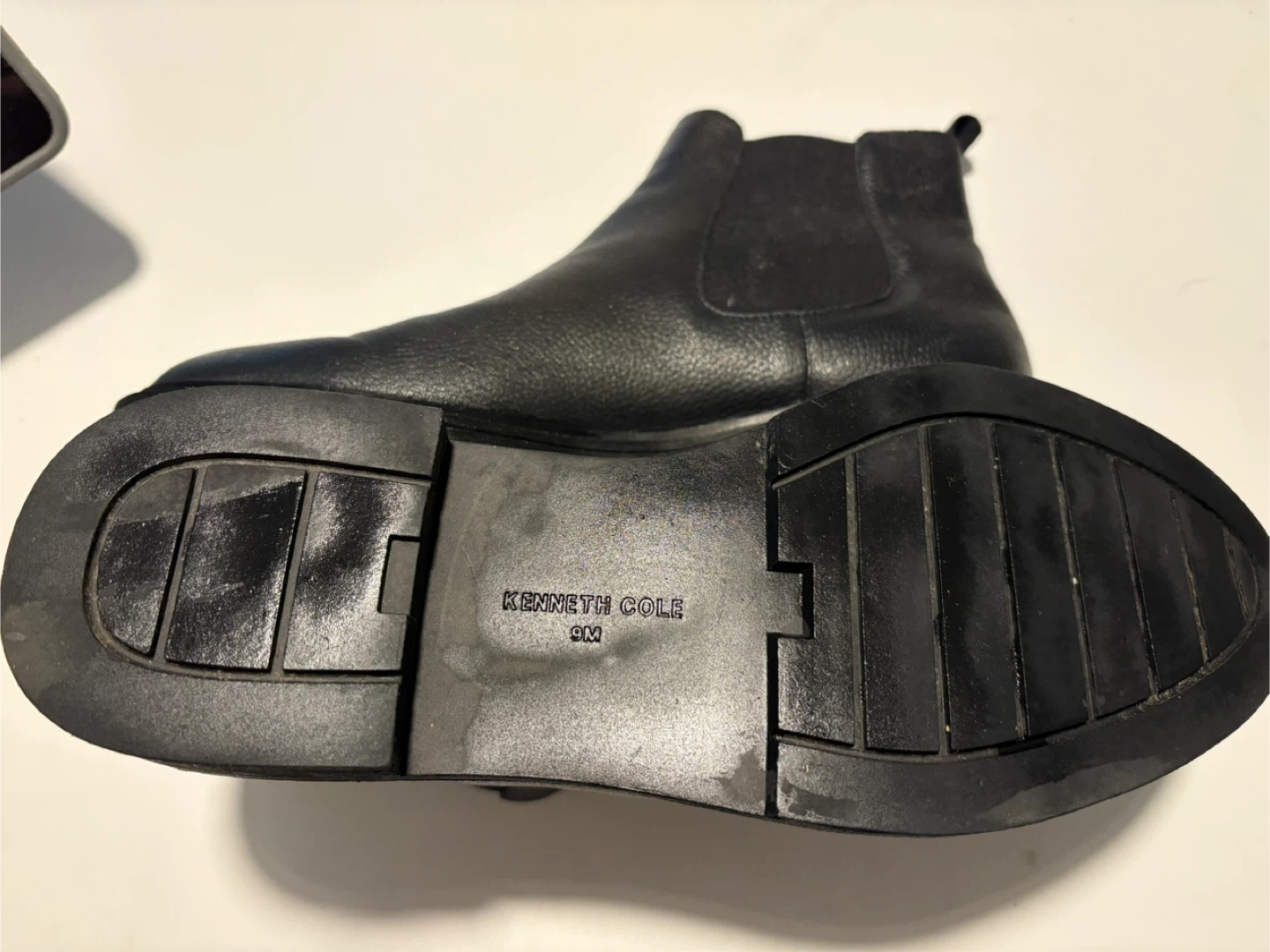 Kenneth Cole Black Leather Chelsea Boots - Size 9M