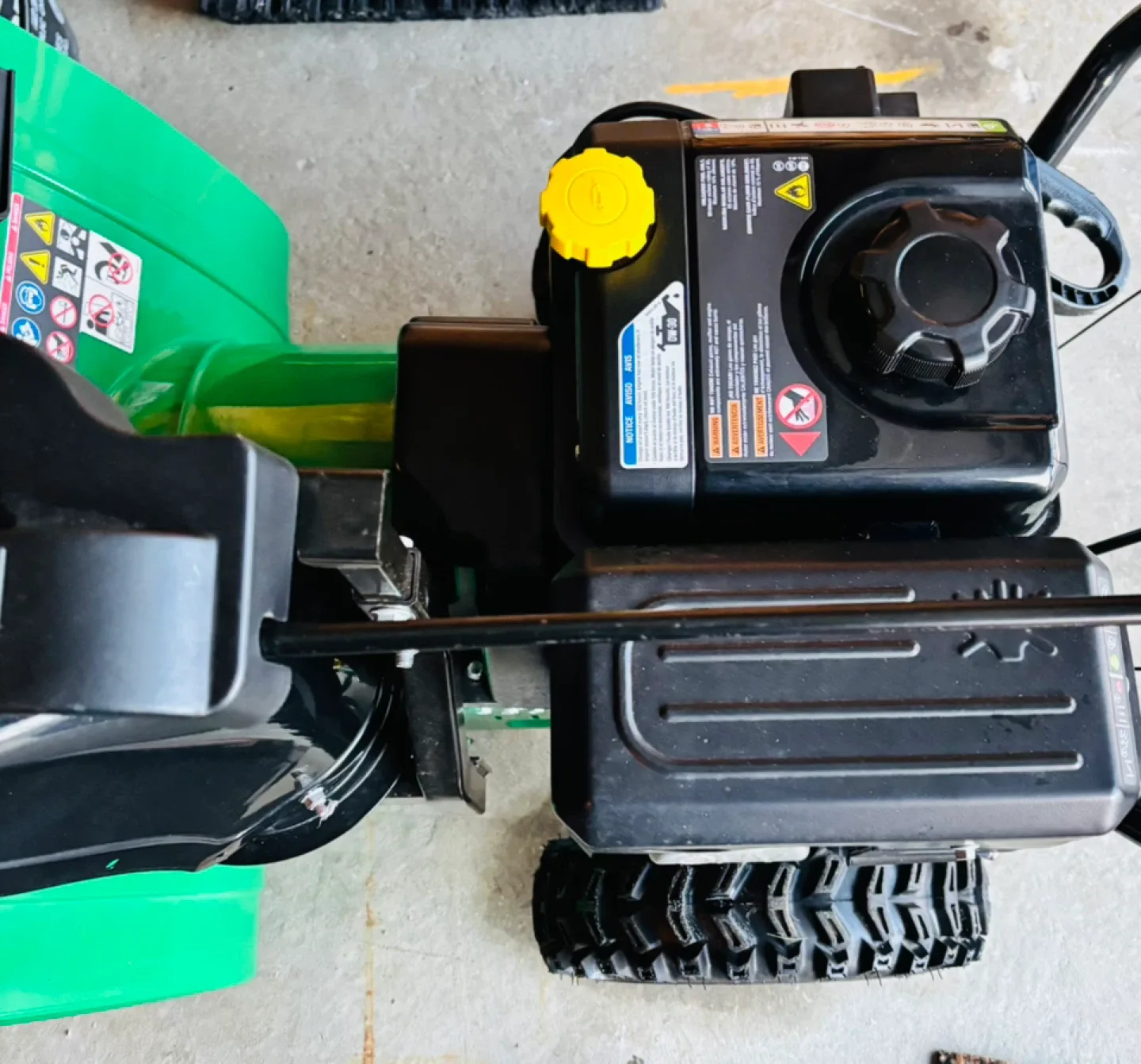 Certified 24-in. 224cc Snow Blower - Green/Black image indicator(5)