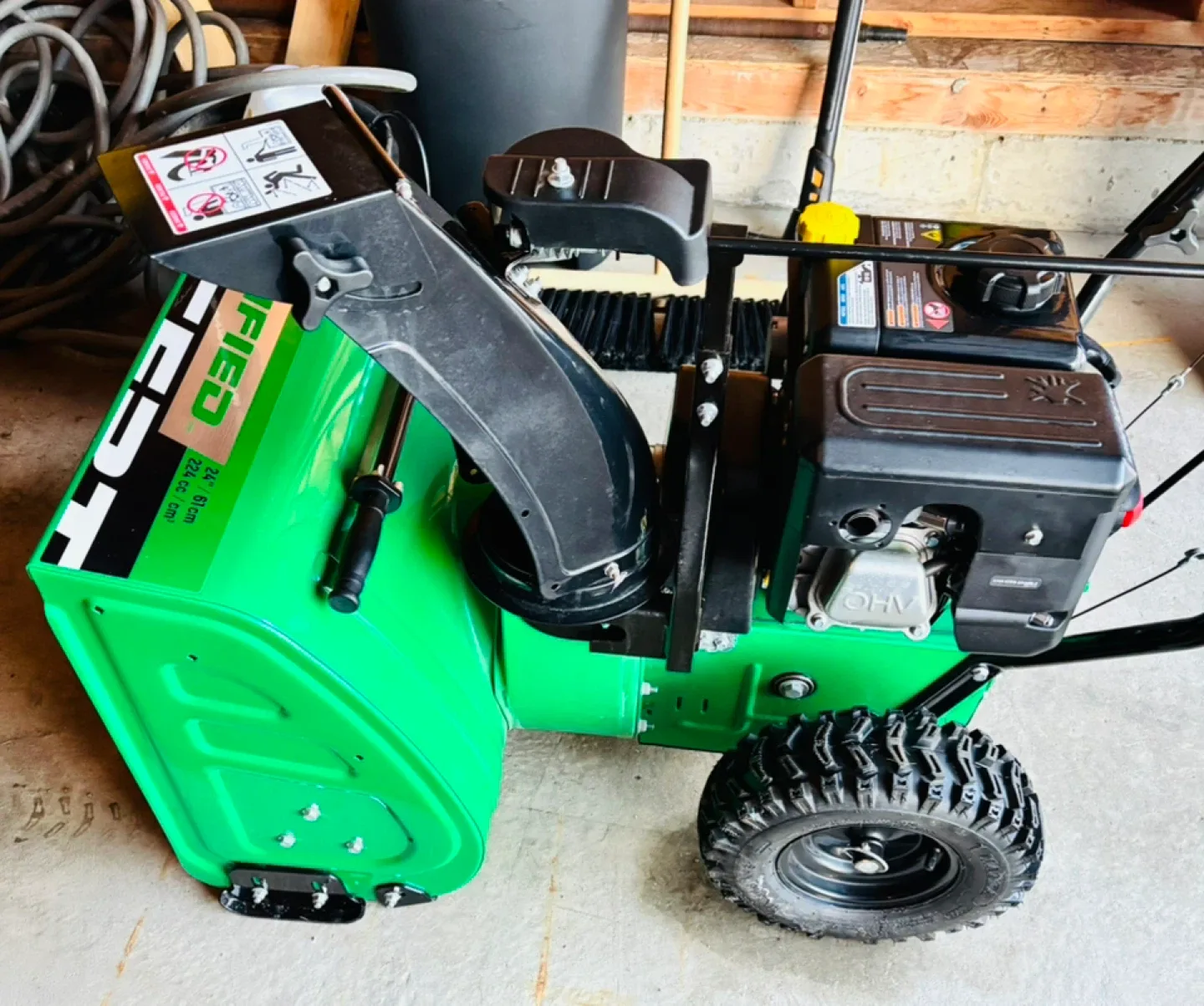 Certified 24-in. 224cc Snow Blower - Green/Black