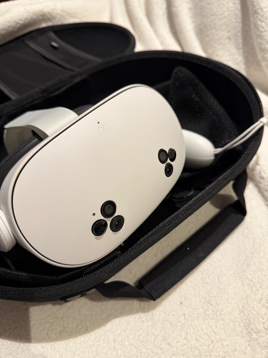 Meta Quest 3S VR Headset with Case - photo 2