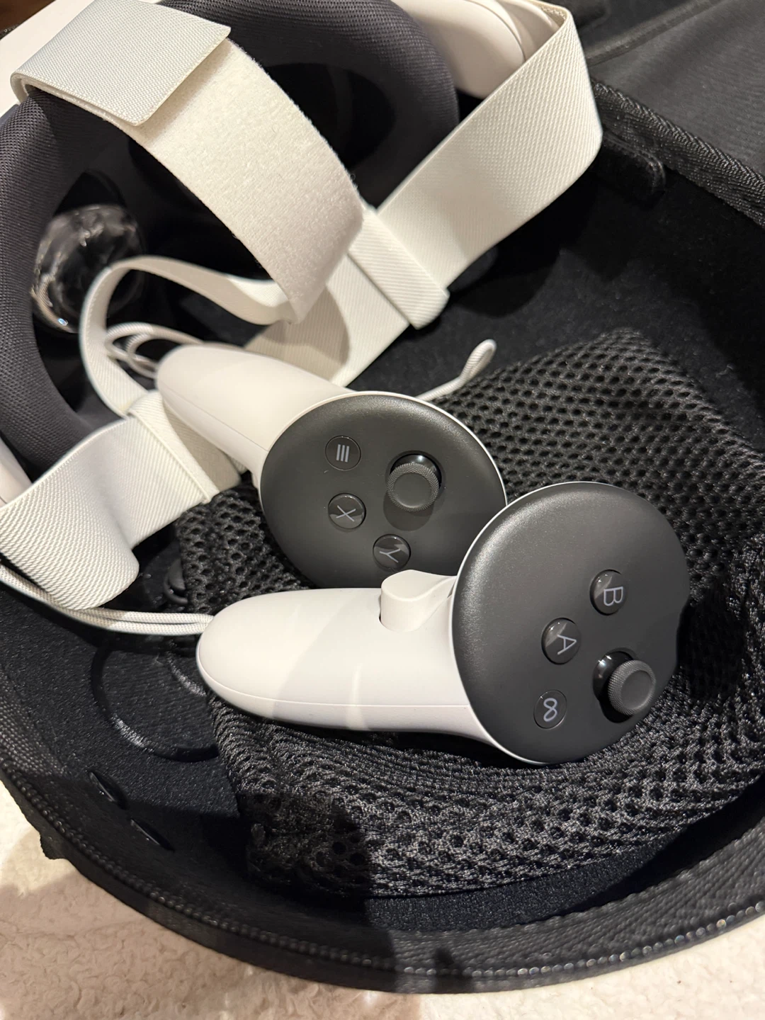 Meta Quest 3S VR Headset with Case - photo 3