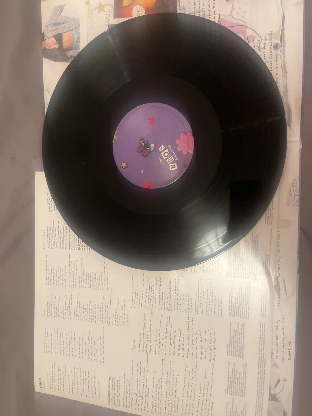 Olivia Rodrigo "Sour" record image indicator(5)