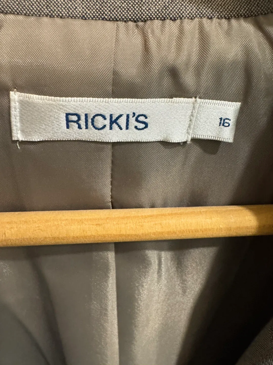 RICKI'S Brown Blazer - Size 16 image indicator(3)