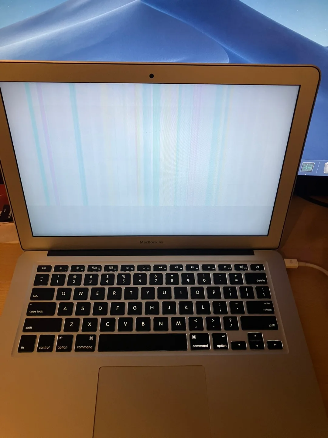 Apple MacBook Air image indicator(4)