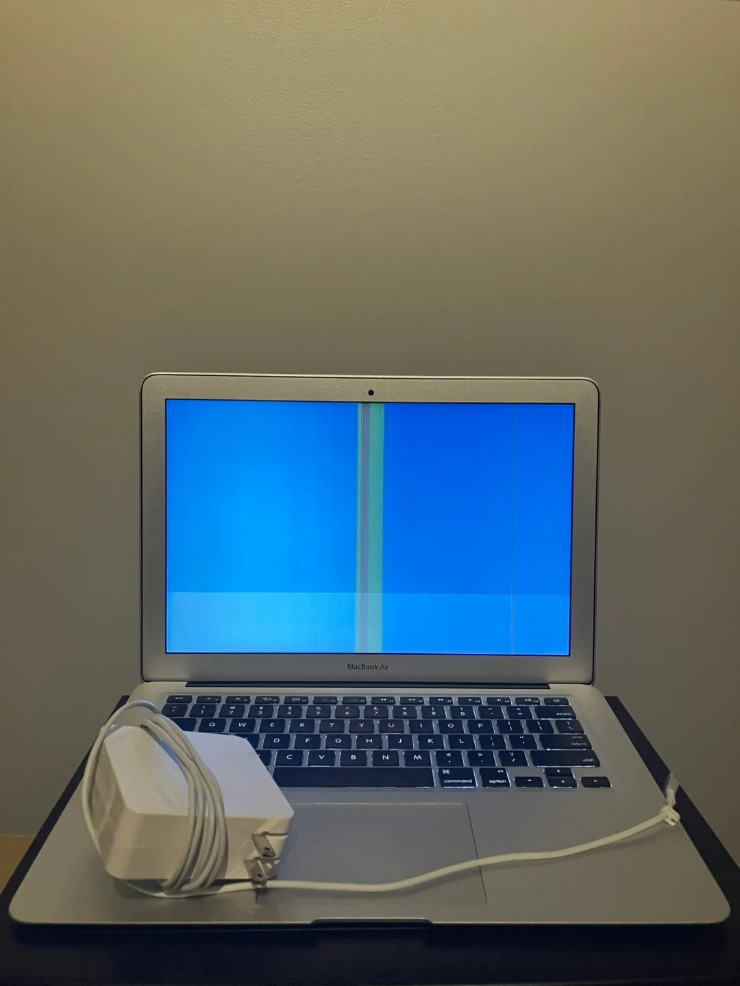 Apple MacBook Air image indicator(3)