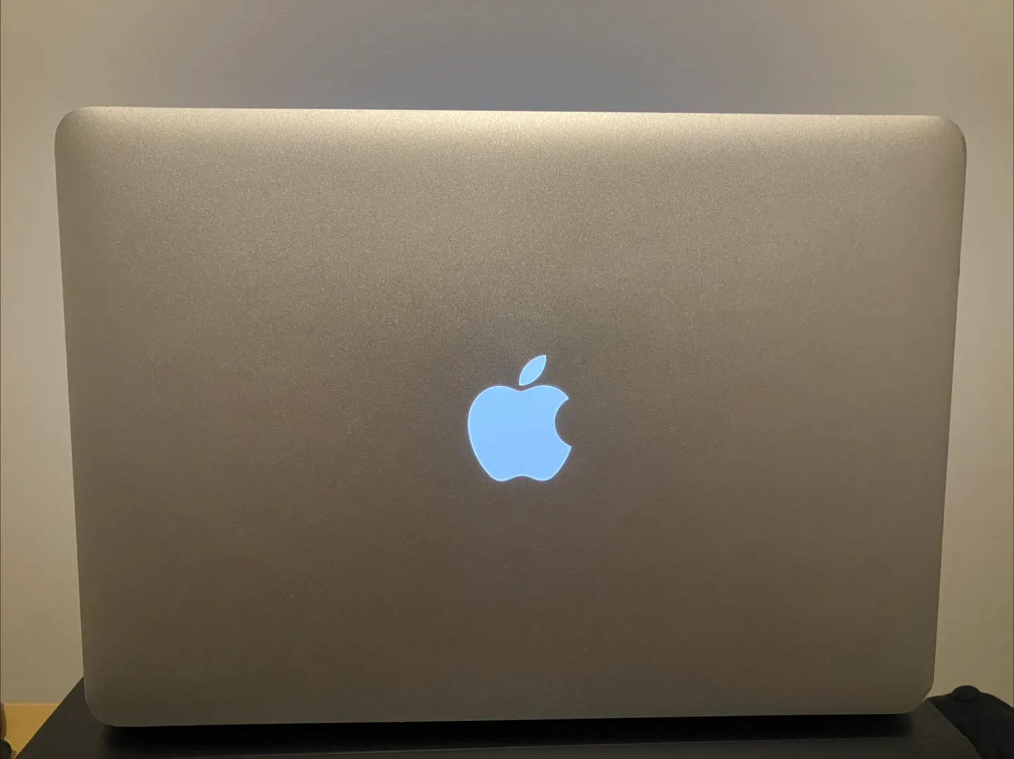 Apple MacBook Air image indicator(6)