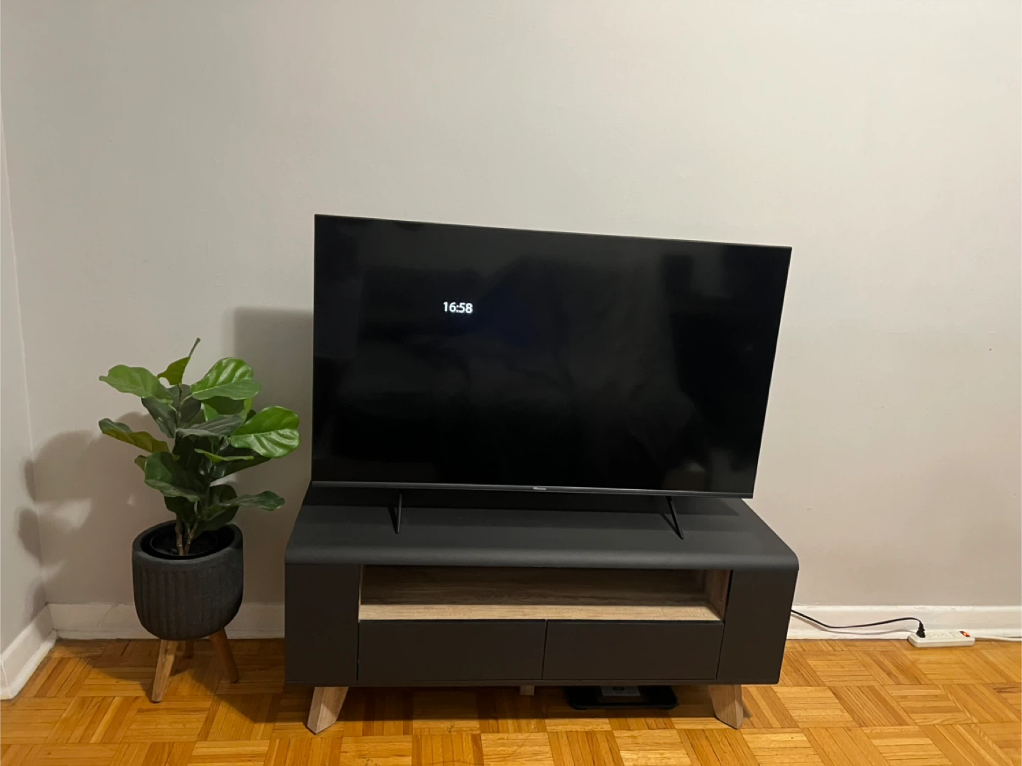 Hisense TV for sale - photo 2