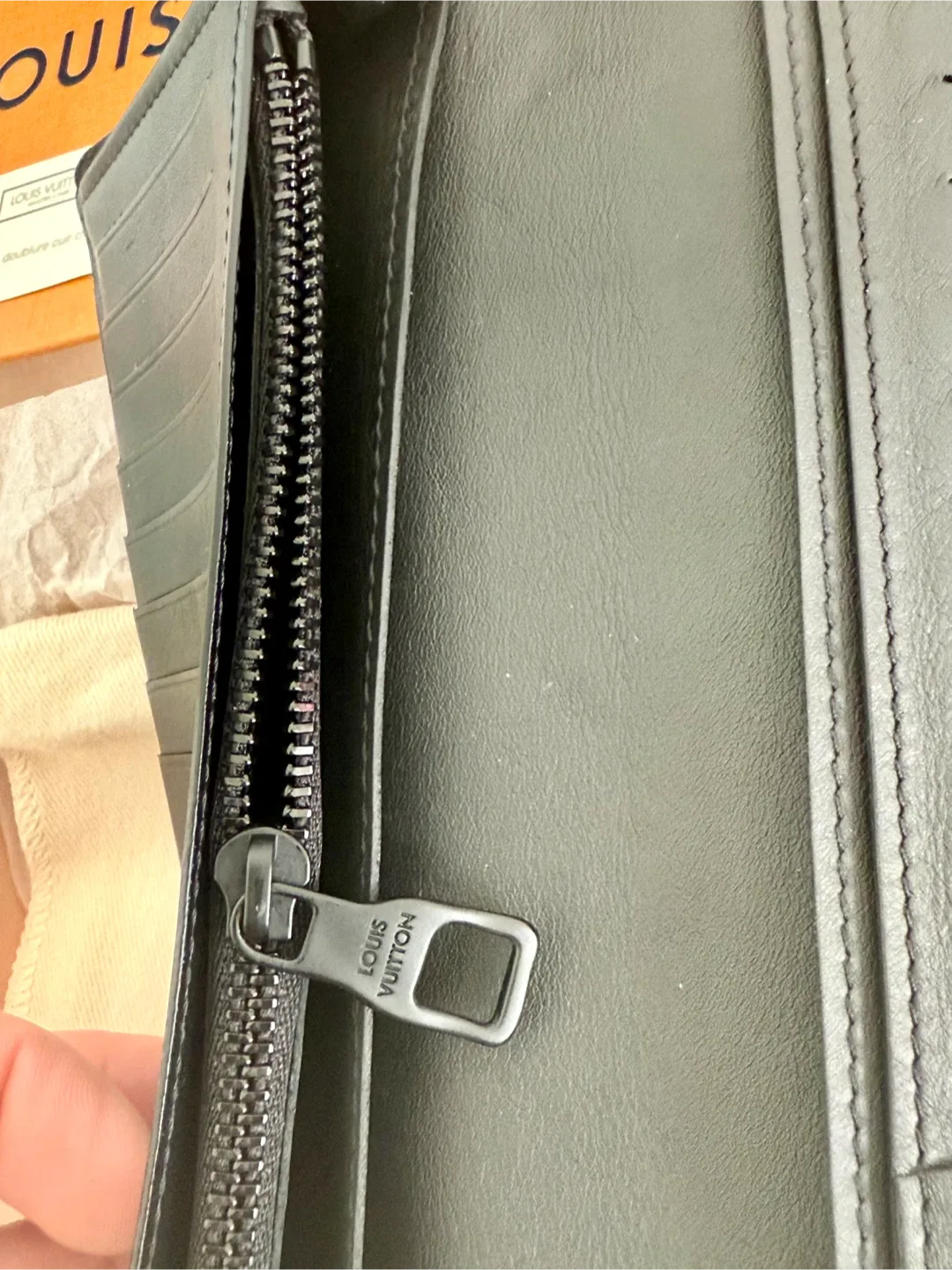 Louis Vuitton Brazza Wallet Black Signature SG image indicator(6)