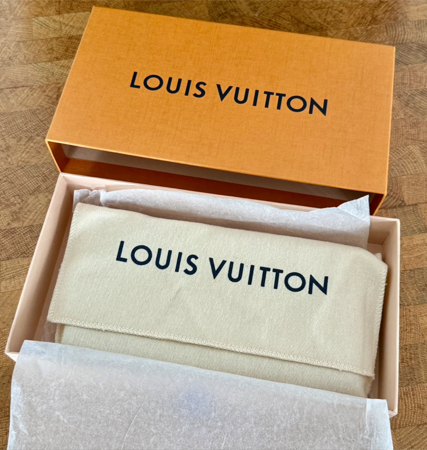 Louis Vuitton Brazza Wallet Black Signature SG image indicator(2)