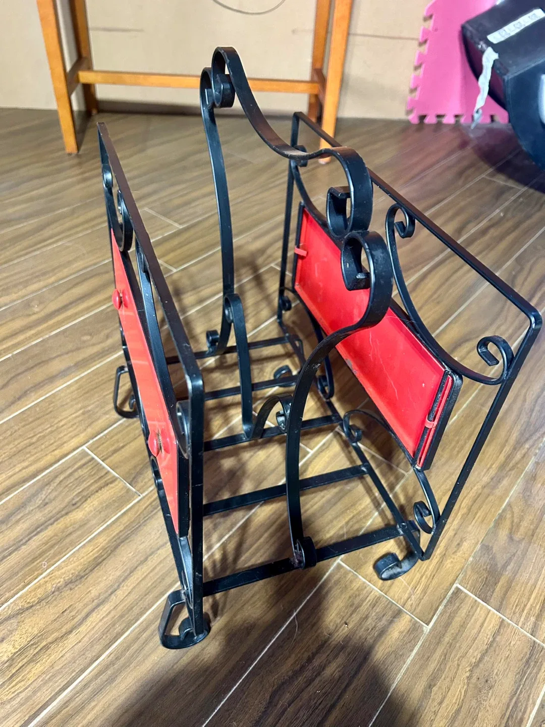 Magazine Rack - Black Metal & Red Accents image indicator(2)