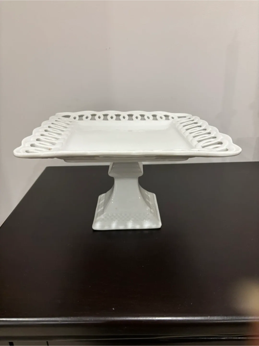 White Ceramic Cake Stand image indicator(2)