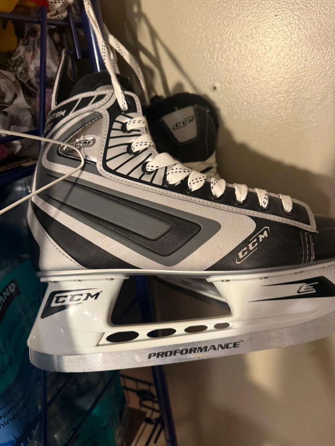 CCM Hockey Skates - Size 10 - photo 3