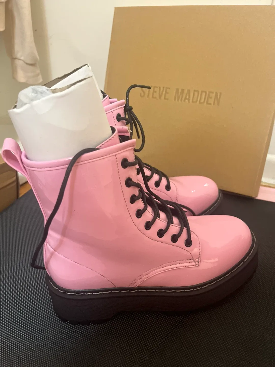 NEW Steve Madden Pink Boots - Size 6 image indicator(2)