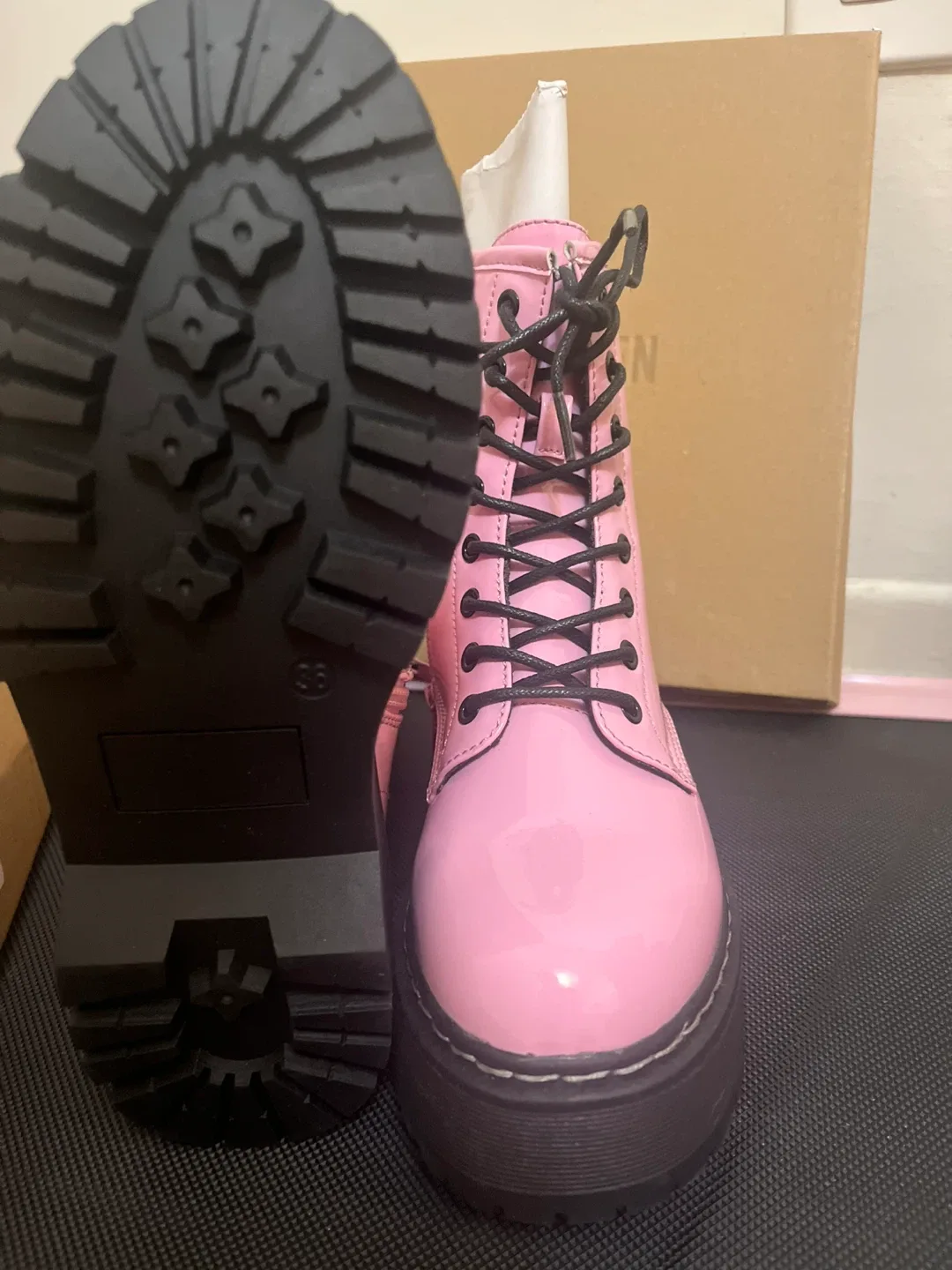 NEW Steve Madden Pink Boots - Size 6 image indicator(5)