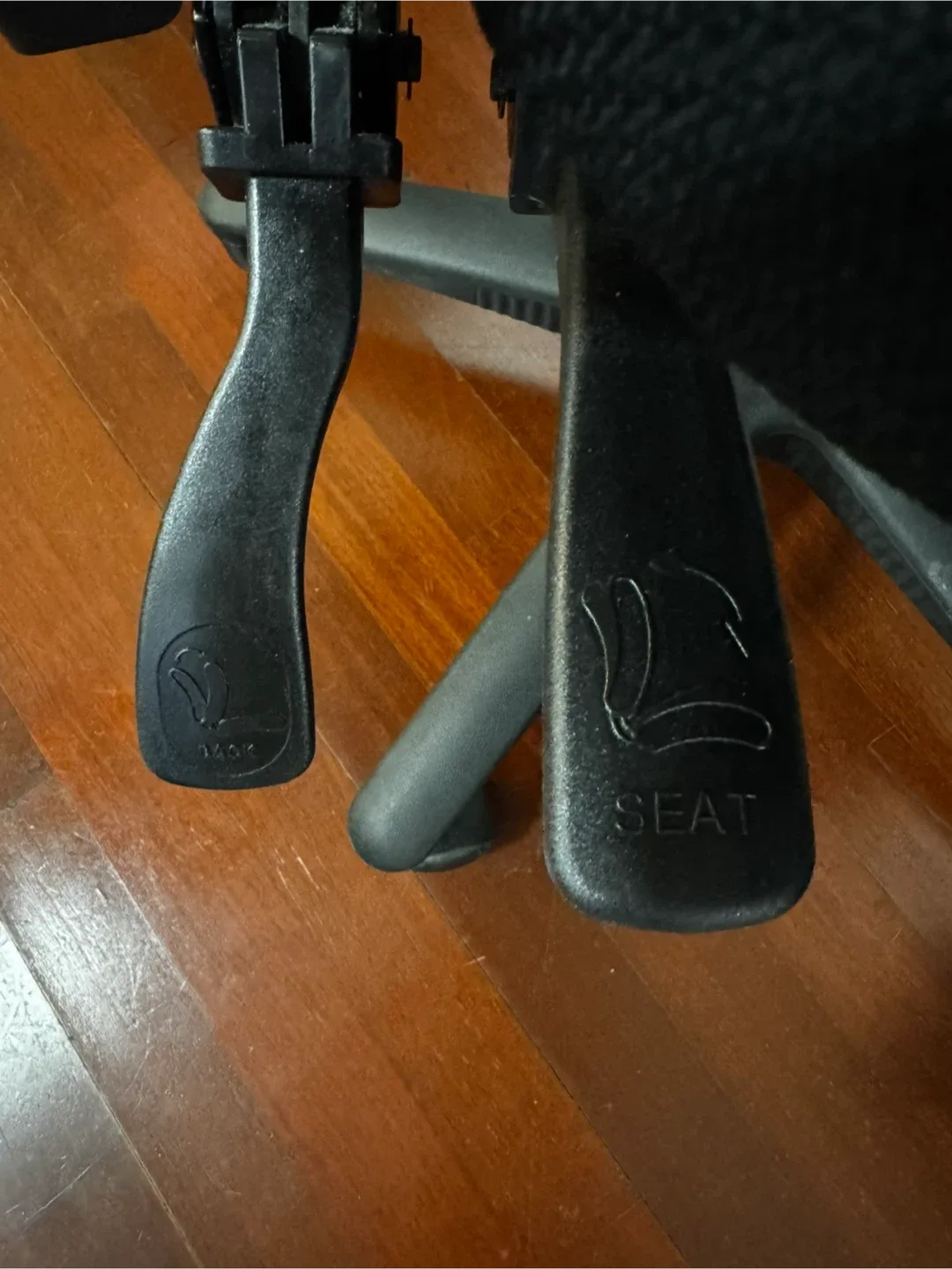 Black Office Chair - Adjustable image indicator(4)