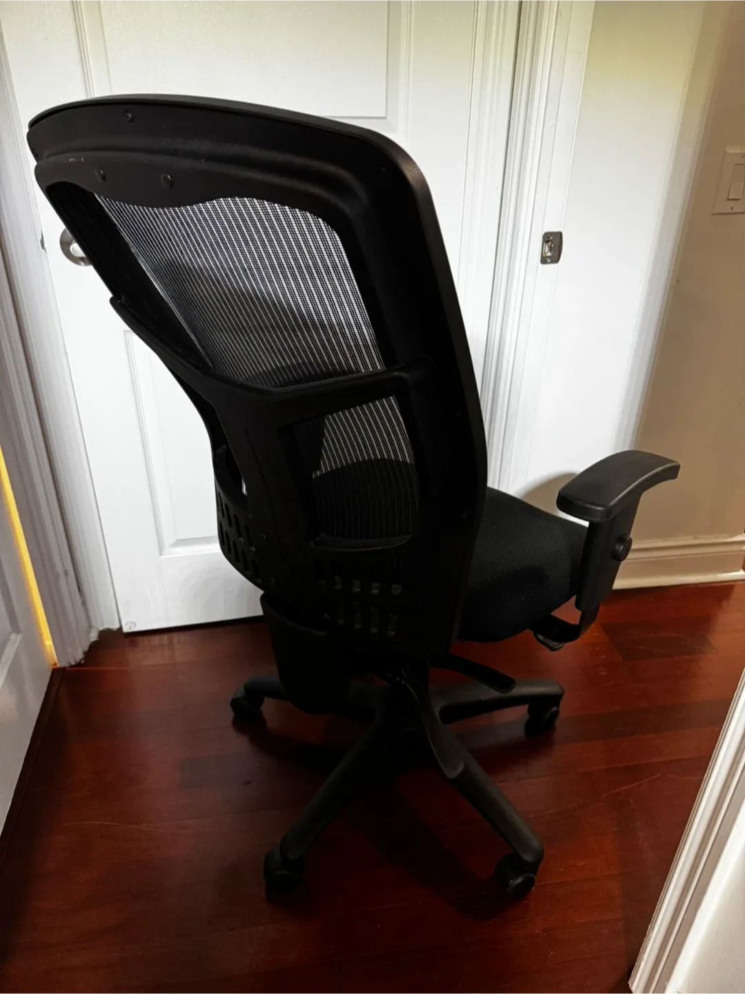 Black Office Chair - Adjustable image indicator(2)