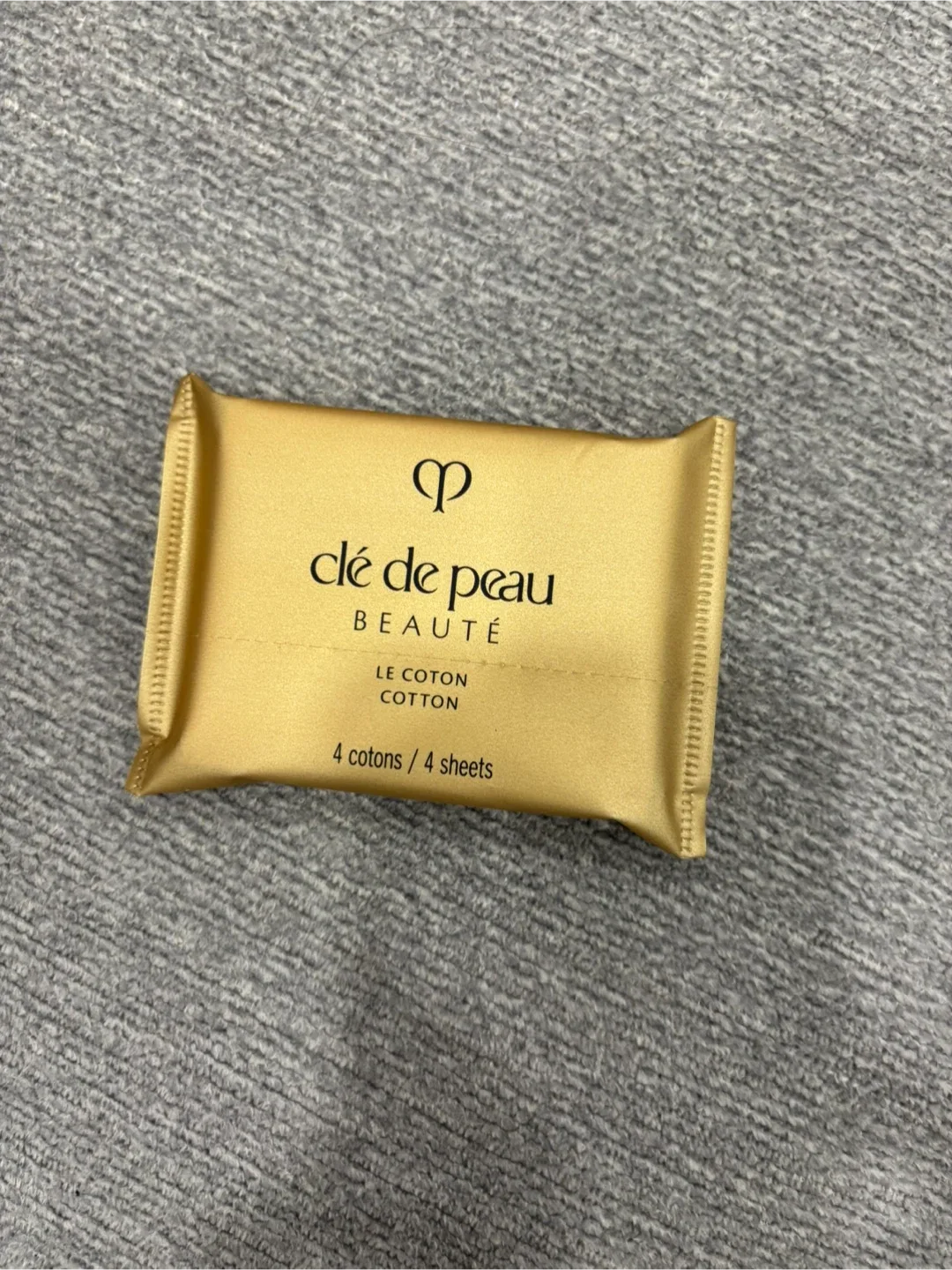 Clé de Peau Beauté Skincare Set image indicator(5)