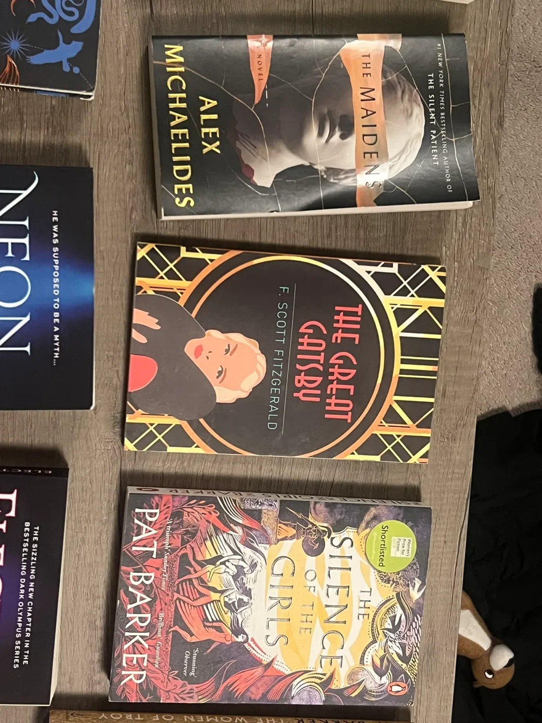 Books image indicator(5)