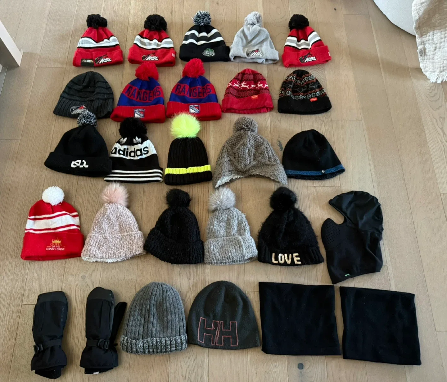 Kids hats - toques - neck warmers - mitts