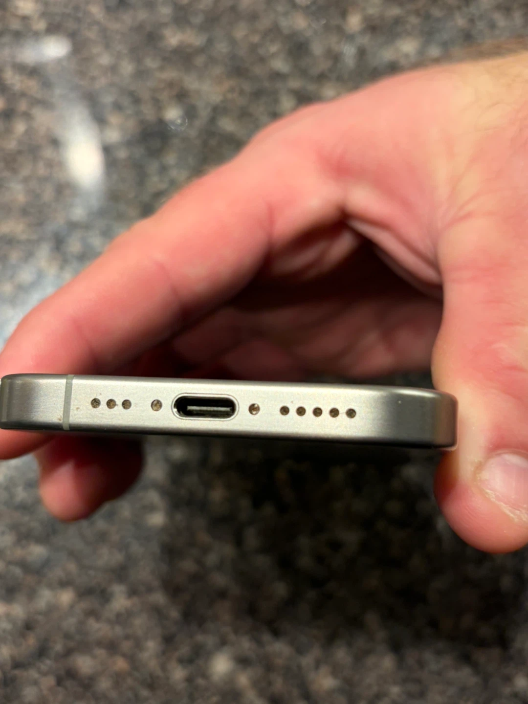 Apple iPhone 15 Titanium Pro - photo 4