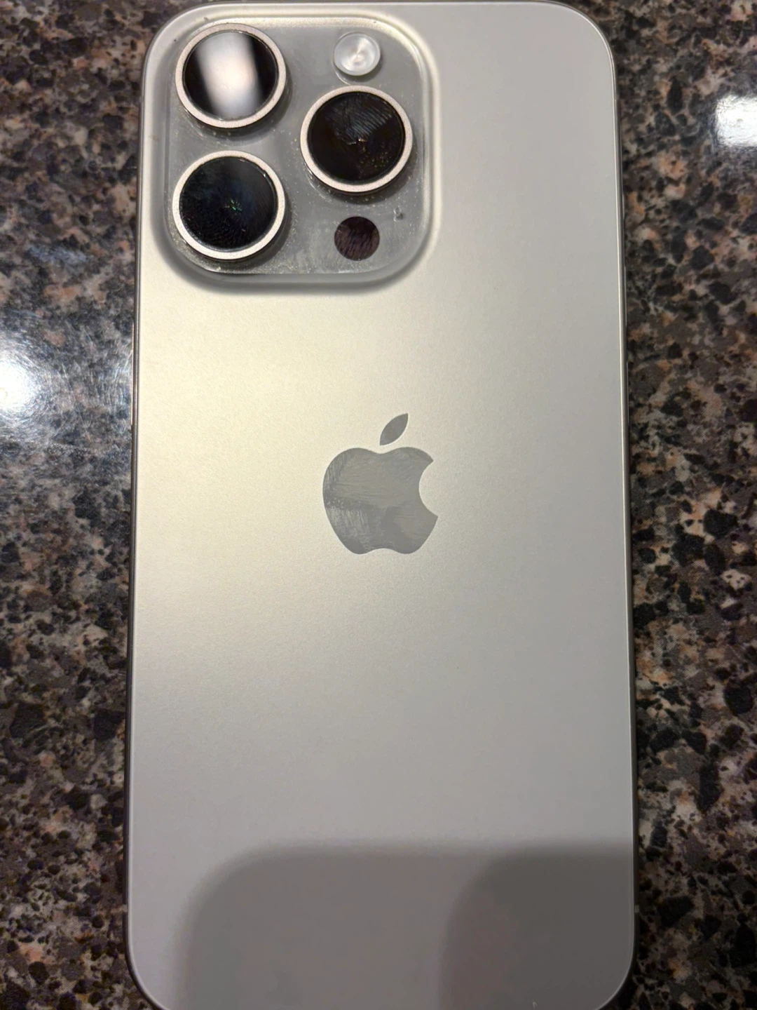 Apple iPhone 15 Titanium Pro - photo 3