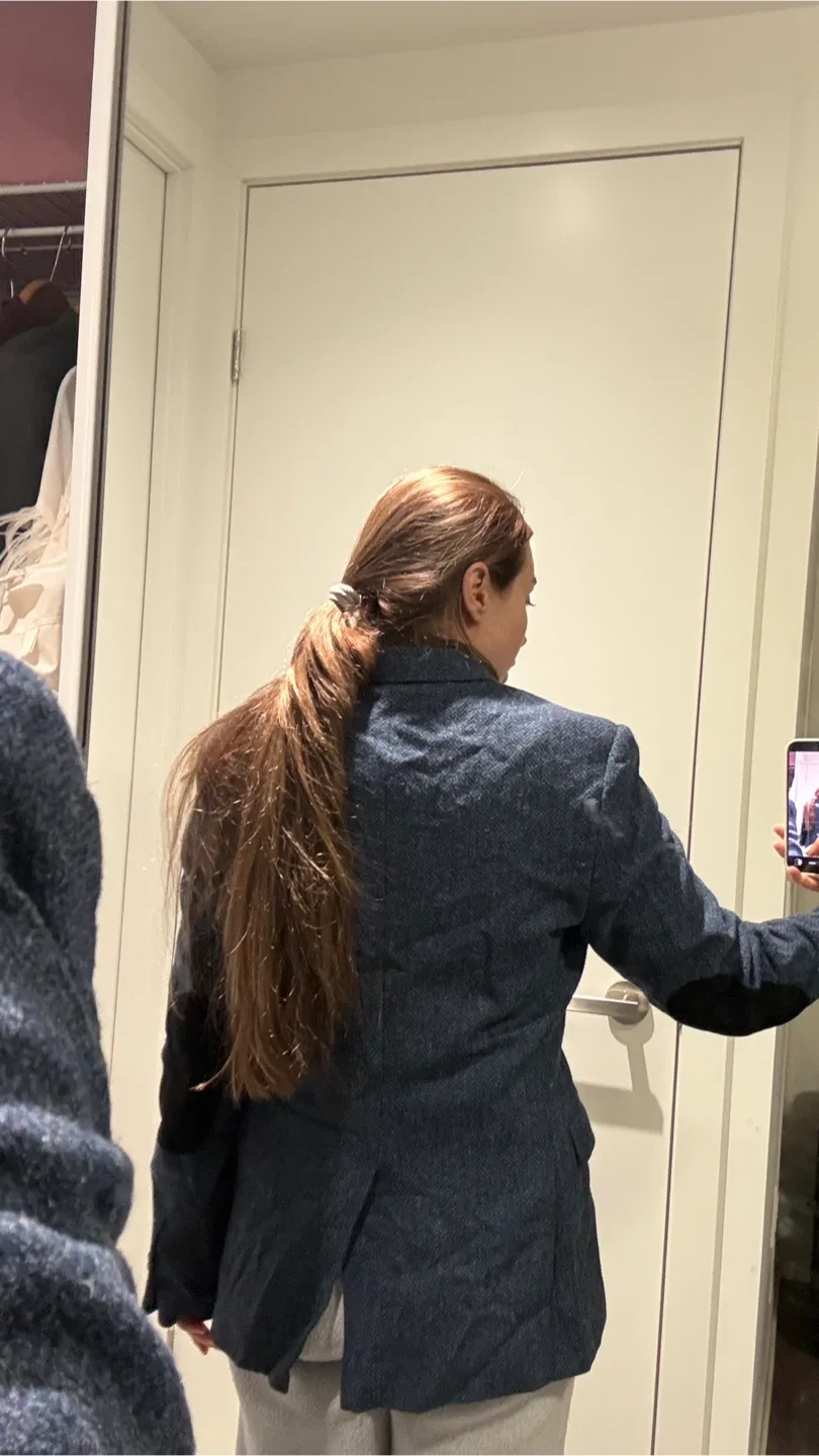 Unisex Blue Herringbone Blazer with Elbow Patches image indicator(3)