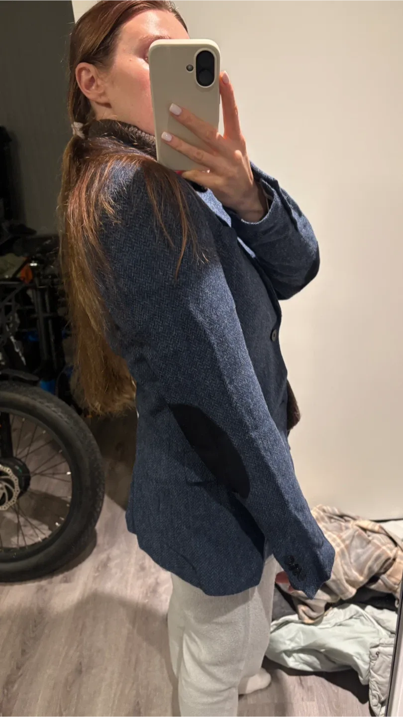 Unisex Blue Herringbone Blazer with Elbow Patches image indicator(2)