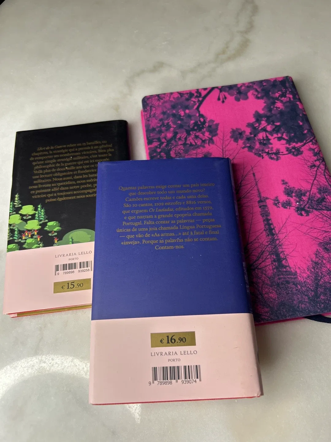 Louis Vuitton City Guide Tokyo & 2 Collector Books image indicator(4)