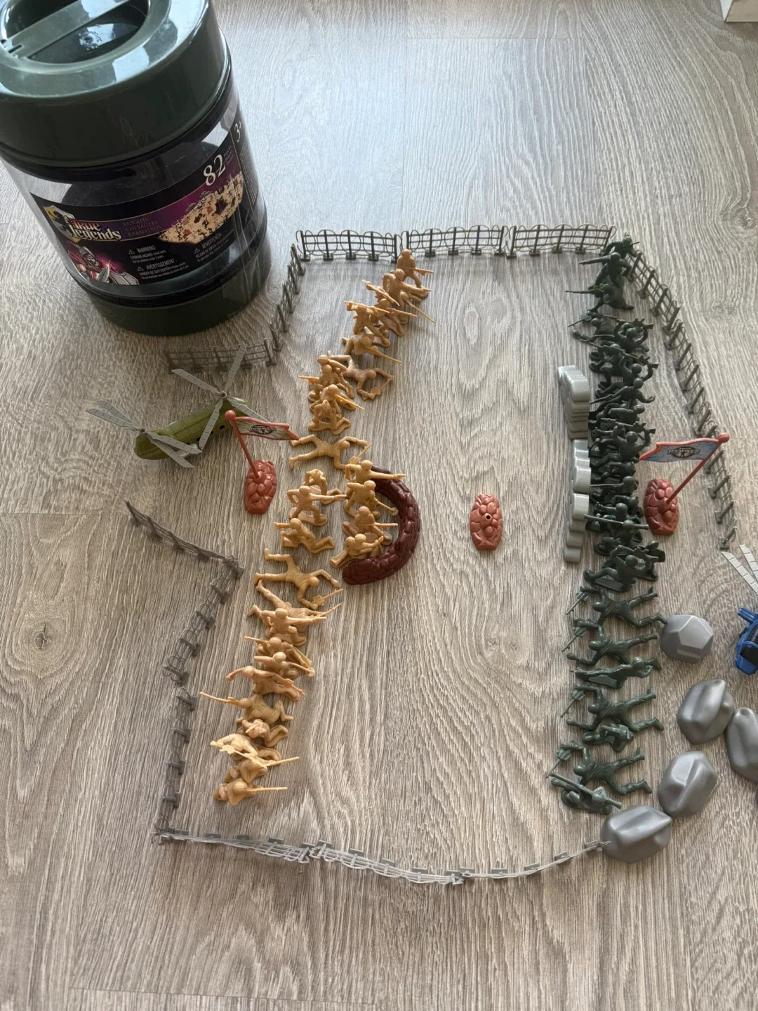 Army figures and soldiers toy set