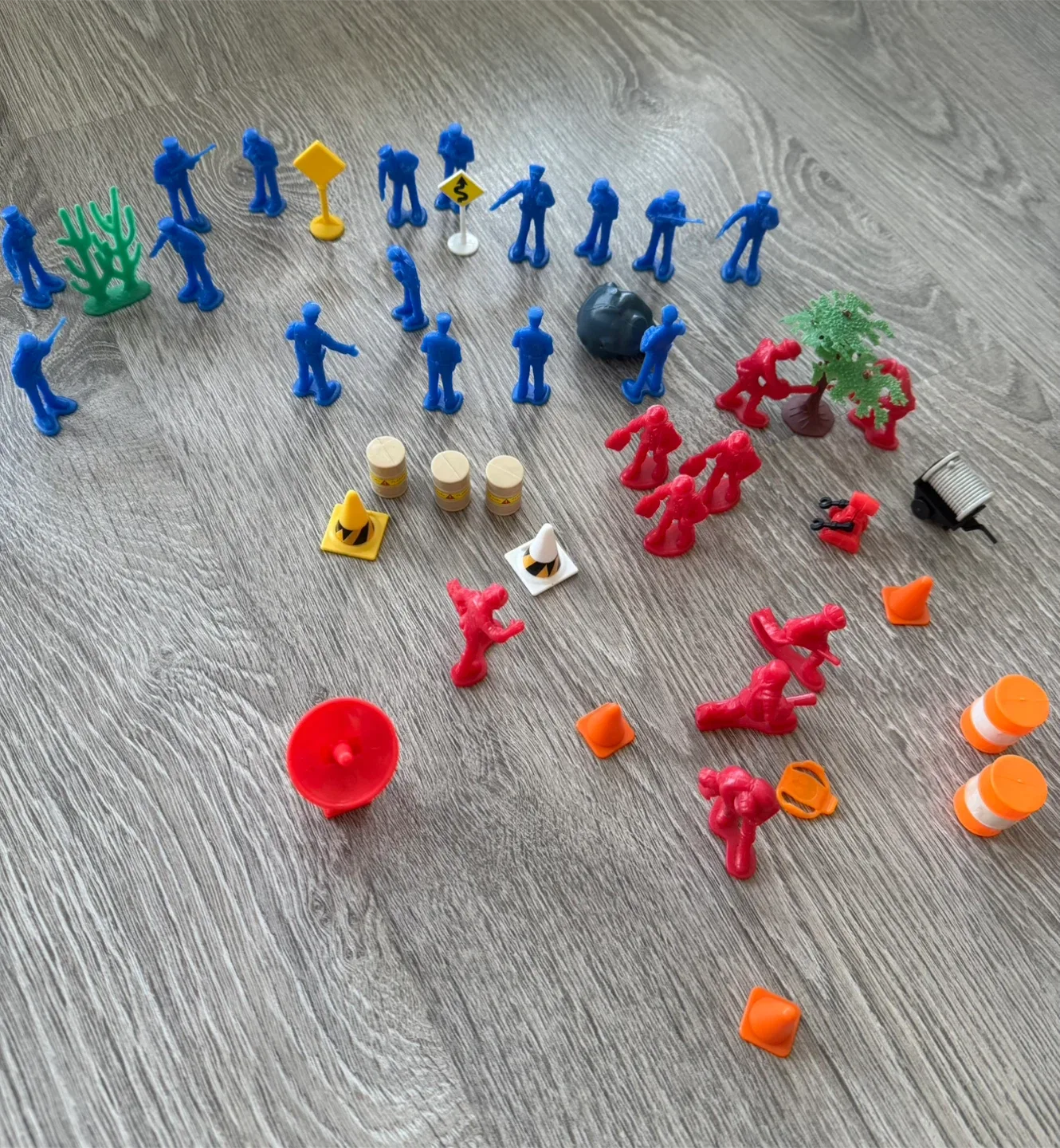 Army figures and soldiers toy set image indicator(5)