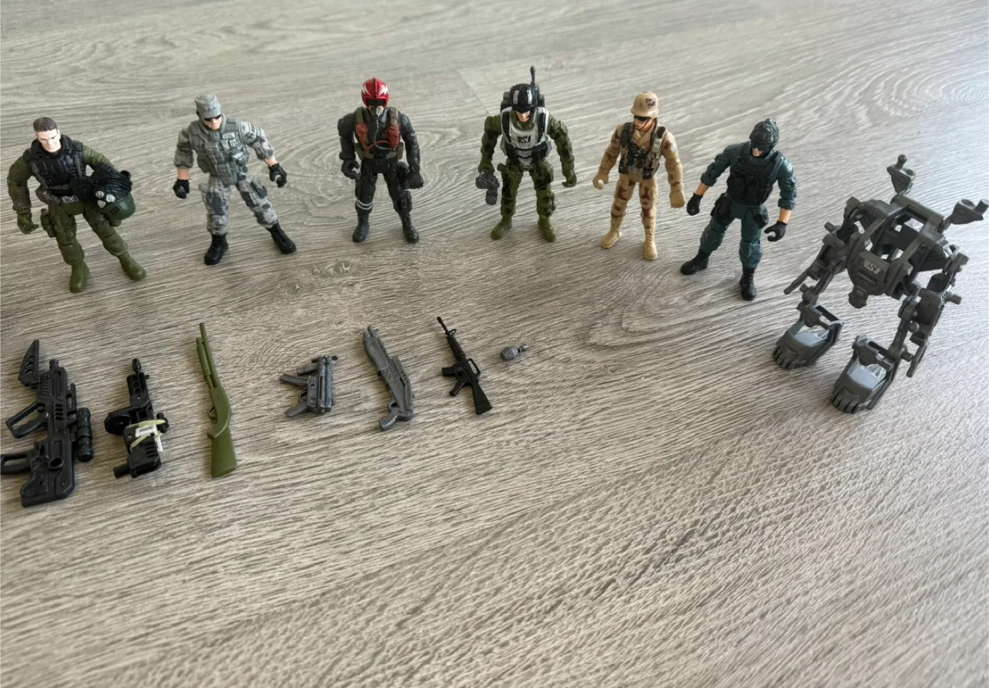 Army figures and soldiers toy set image indicator(8)