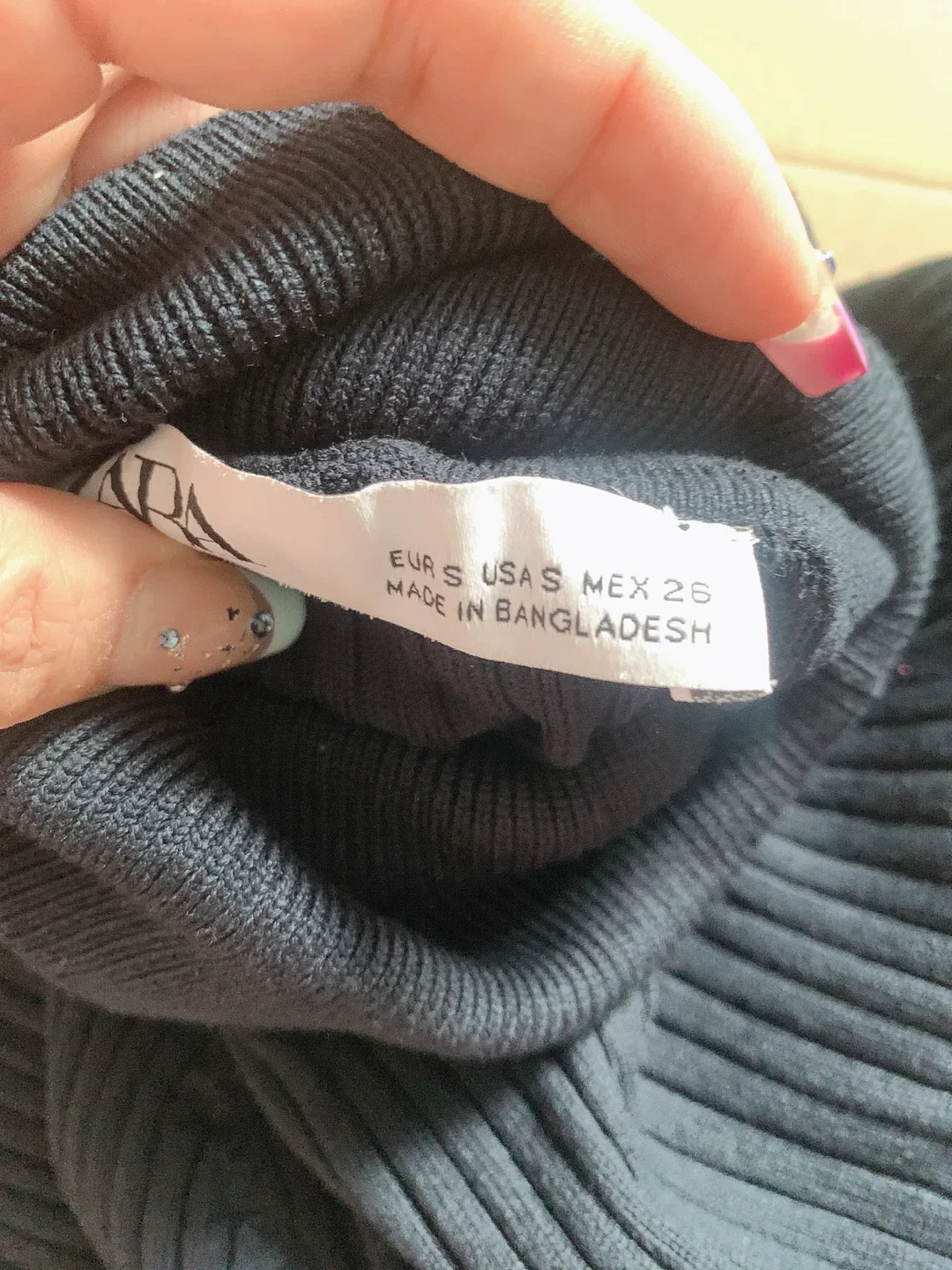 Zara Knit Turtleneck - Size S image indicator(4)