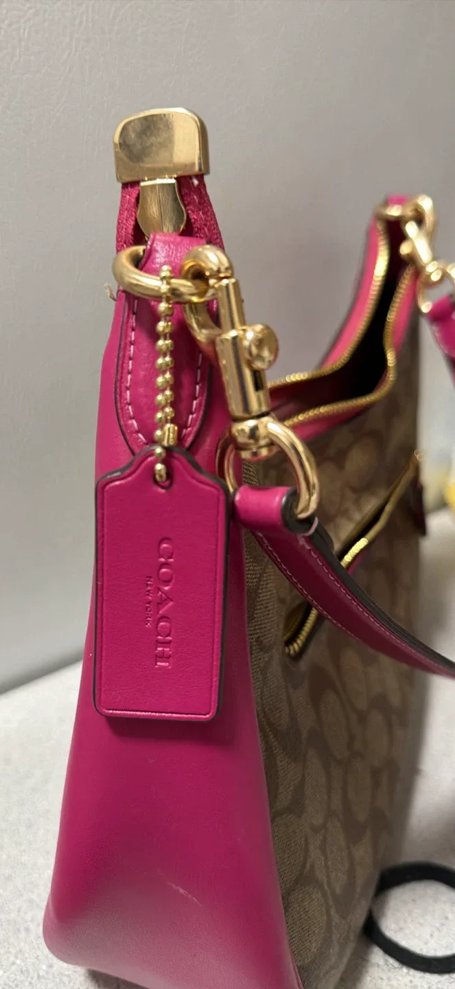 Aunthentic Coach Signature Pink Shoulder Bag image indicator(2)