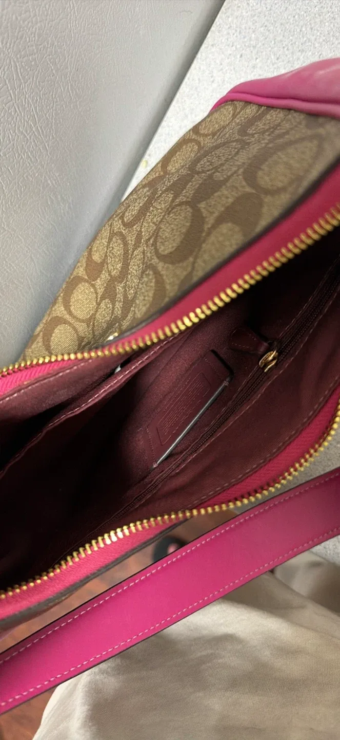 Aunthentic Coach Signature Pink Shoulder Bag image indicator(3)