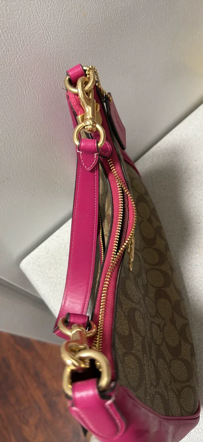 Aunthentic Coach Signature Pink Shoulder Bag image indicator(5)