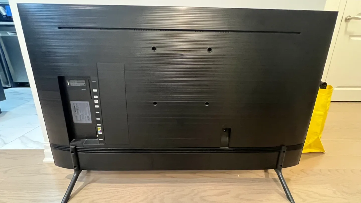 Upgrade your family nights with Samsung 50” smart TV image indicator(6)